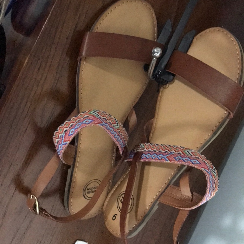 Leather Sandals with Aztec color design strap
